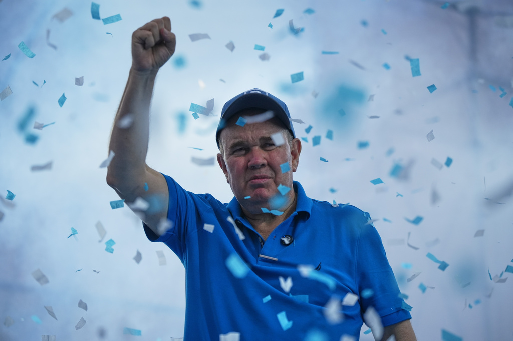 Presidential candidate Rafael López Aliaga, of the Popular Renewal party, greets supporters upon arriving at a campaign rally in the Manchay neighborhood in Lima, Peru, Saturday, April 4, 2026. (AP Photo/Guadalupe Pardo)