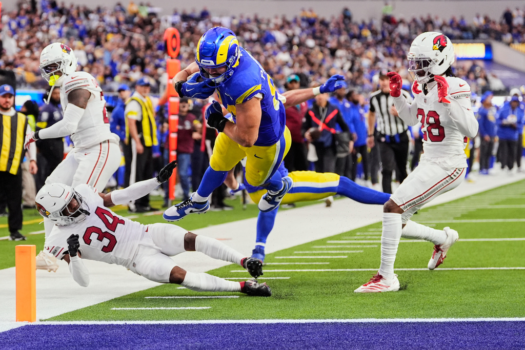 Los Angeles Rams tight end Colby Parkinson (84) dives into the end zone for a touchdown during the second half of an NFL football game against the Arizona Cardinals, Sunday, Jan. 4, 2026, in Inglewood, Calif. (AP Photo/Mark J. Terrill)