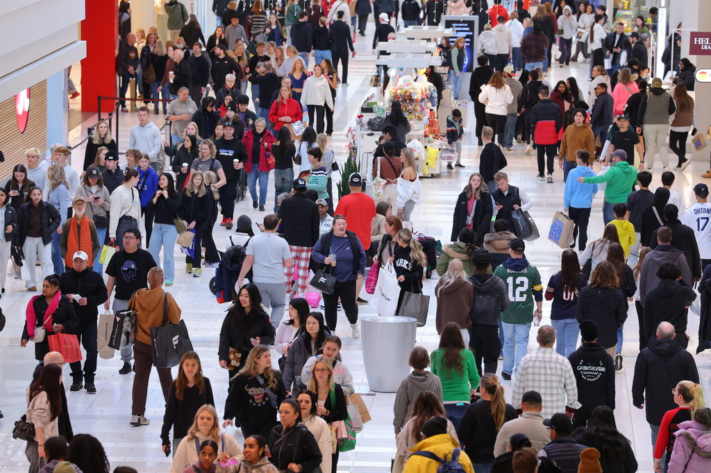 Shoppers browse through stores at Mall of America for Black Friday deals, Friday, Nov. 28, 2025, in Bloomington, Minn. (AP Photo/Adam Bettcher)