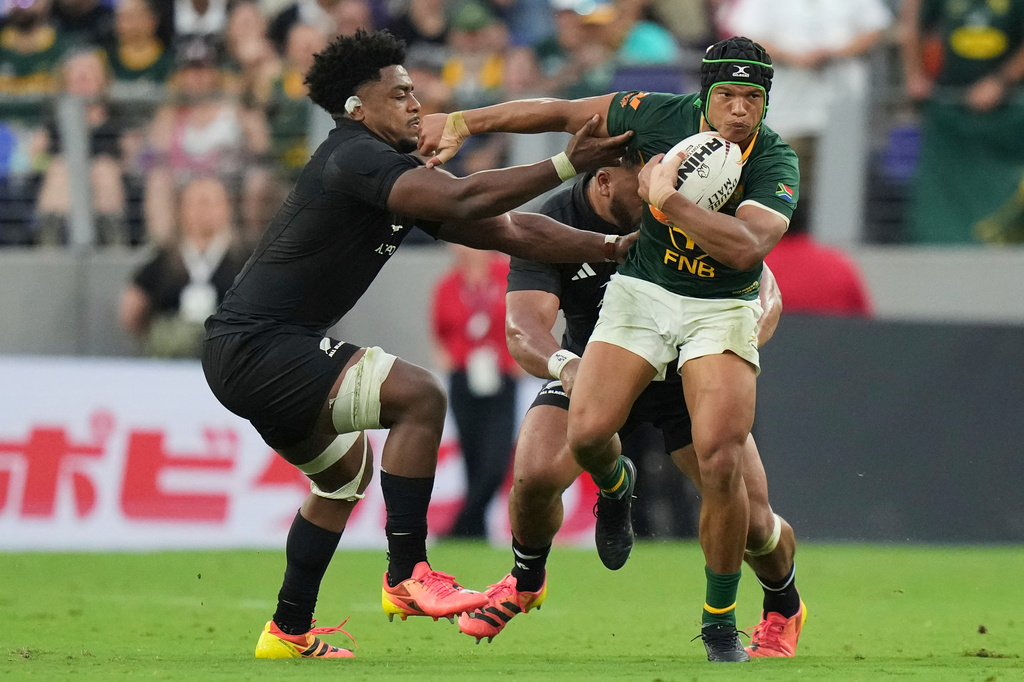 South Africa's Kurt-Lee Arendse, right, attempts to break the tackle of New Zealand's Peter Lakai during their rugby international in Baltimore, USA, Saturday, Sept. 12, 2026. (AP Photo/Stephanie Scarbrough)