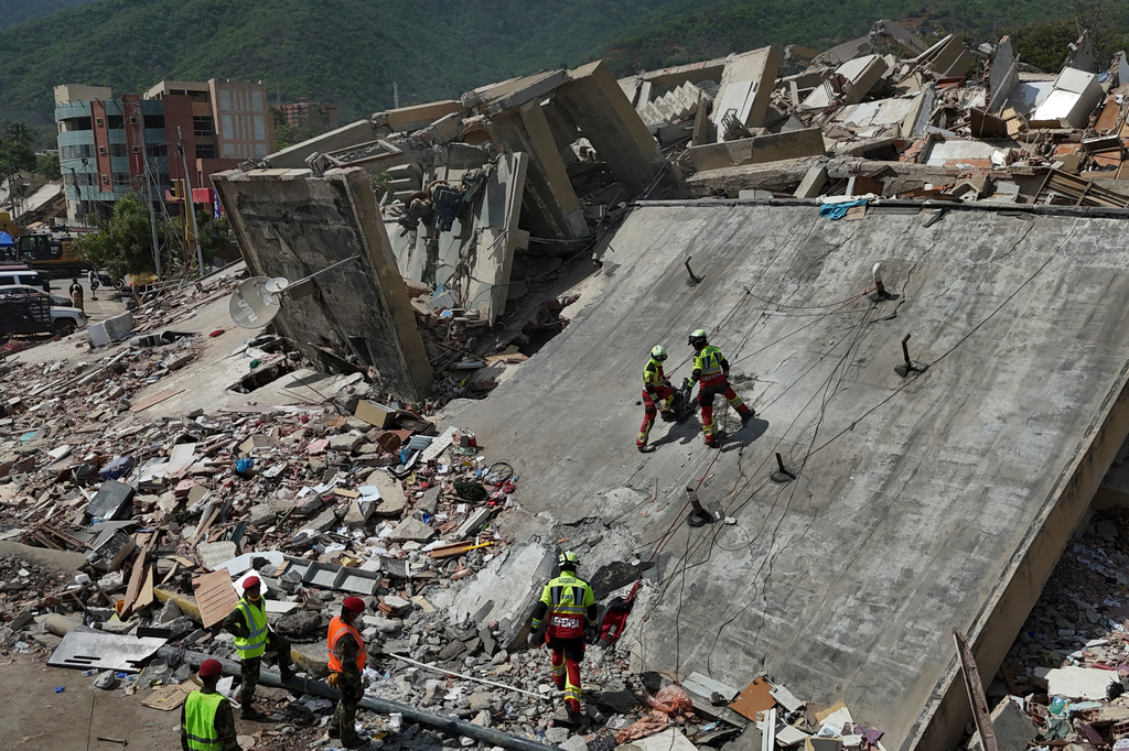 Mexican Army rescue workers search for people trapped in collapsed buildings after earthquakes struck La Guaira, Venezuela, Sunday, June 28, 2026. (AP Photo/Matias Delacroix)