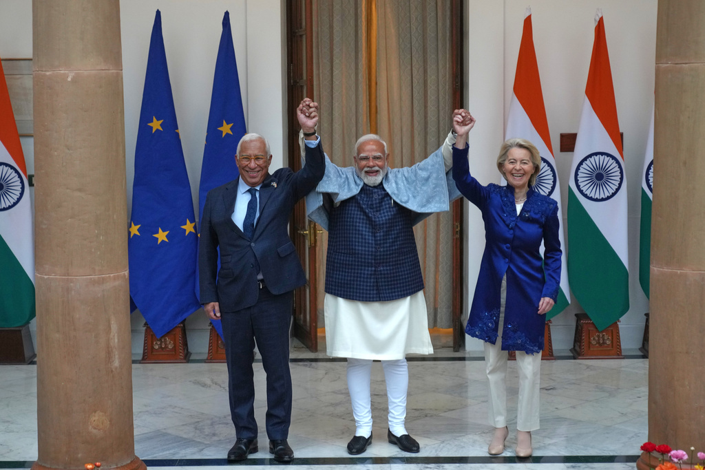 Indian Prime Minister Narendra Modi, center, welcomes European Council President Antonio Costa, left and European Commission President Ursula von der Leyen before their meeting in New Delhi, India, Tuesday, Jan. 27,2026. (AP Photo/Manish Swarup)