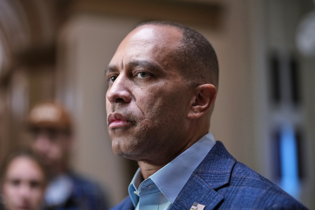 House Minority Leader Hakeem Jeffries, D-N.Y., speaks to reporters as a government shutdown begins its tenth day, in Washington, Friday, Oct. 10, 2025. (AP Photo/J. Scott Applewhite)